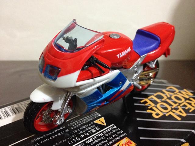 Miniatura Diecast Yamaha FZR600R da Maisto 1:18
