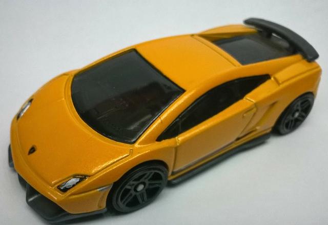 Miniatura modelo esportivo Lamborghini tamanho pequeno