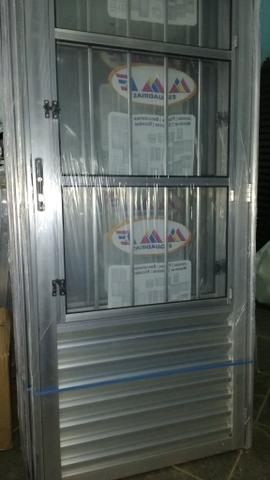Porta de alumínio nova