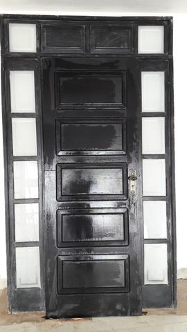 Porta maciça com portal fechadura chave madeira