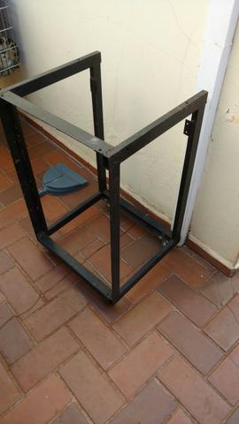 Rack para mesa de som