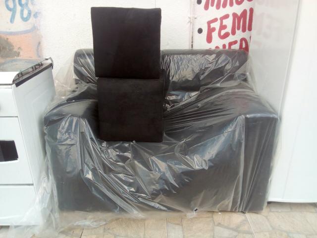 Sofá de 2 lugar com 2 puff novos