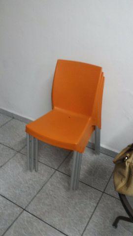 Cadeiras de Polipropileno (suporta130 kg)