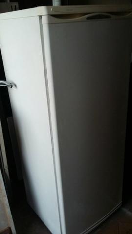 Geladeira cce