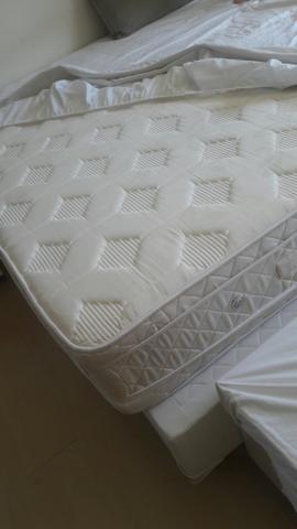 Box e colchão K.Size semi novo!