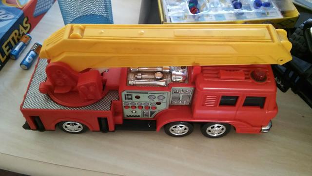 Caminhão de Bombeiro Estrela SUCATA