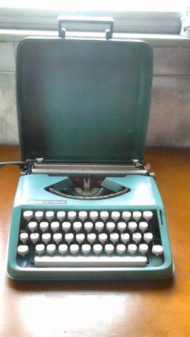 Maquina de escrever olivetti