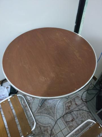 Mesa de madeira redonda com base em inox + 4 cadeiras base