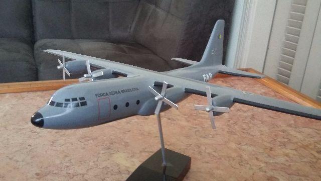 Miniatura de avião Hercules C 130 da FAB