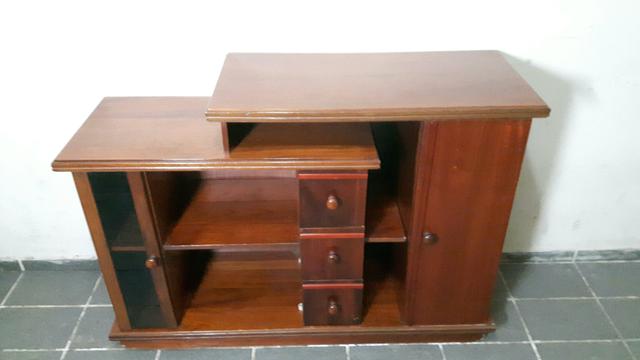 Rack de madeira em Mogno