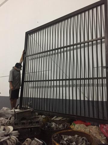 Vendo portão de Aluminio