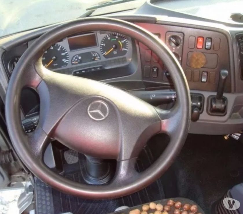 Mb Axor  em perfeito estado