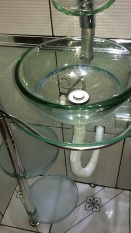 Pra sair logo:Pia de banheiro toda em vidro