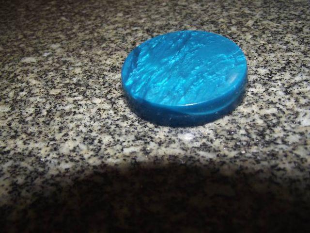 Botão galalite 1 camada azul perolado 4,5cm liso