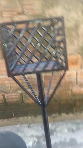 Trabalhamos com lixeira e churrasqueira a bafo