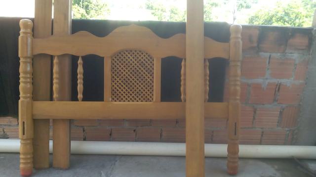 Vendo cama de madeira.