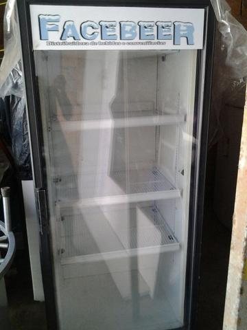 Freezer e geladeira com porta de vidro