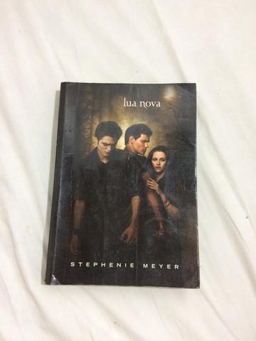 Livro "A Saga Crepúsculo - Lua Nova".
