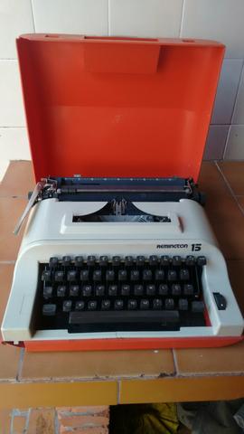 Maquina de escrever olivetti