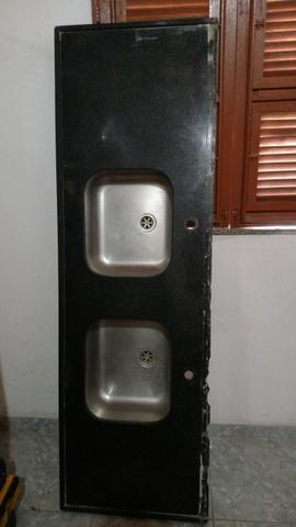 Pia de marmore preto com 2 cubas inox