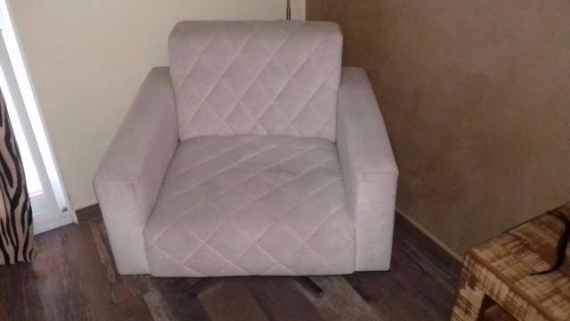 Poltrona branca de veludo