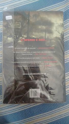 Livro The Walking Dead- o caminho para A woodbury