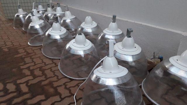 Luminária Industrial em Policarbonato