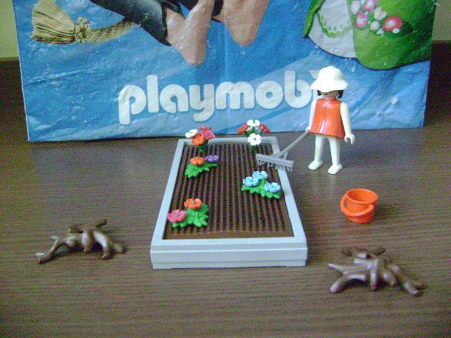 Mulher no jardim Playmobil