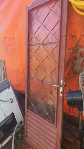 Porta de ferro.leia o anuncio