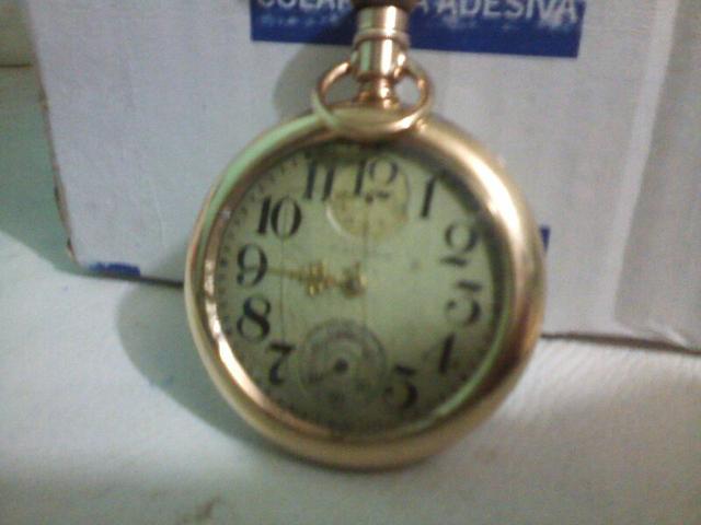 Relógio. plaque ouro