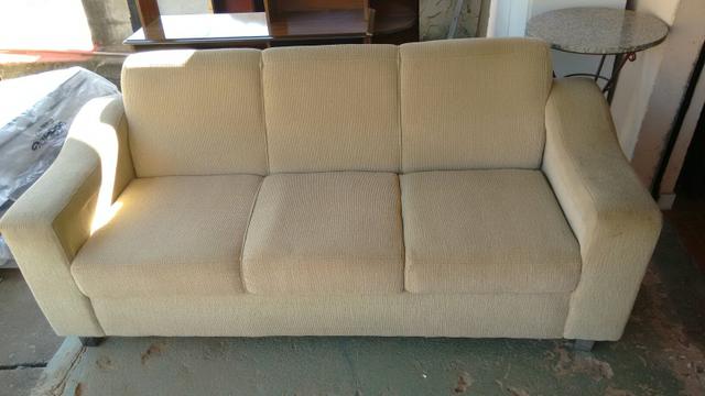 Sofá três lugares