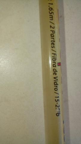 Vara de pesca com molinete