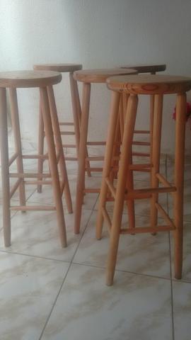 Banquetas de madeira