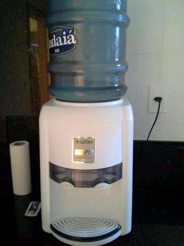 Bebedouro com galão