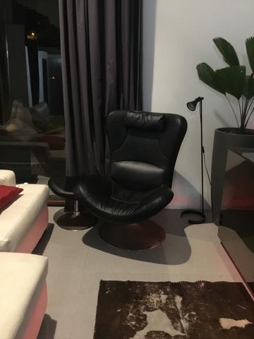 Cadeira EGG preta em courino - egg chair com puff / design