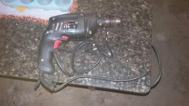 Furadeira Skol 600 WATT