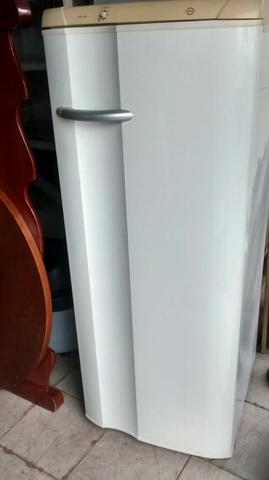 Geladeira semi nova