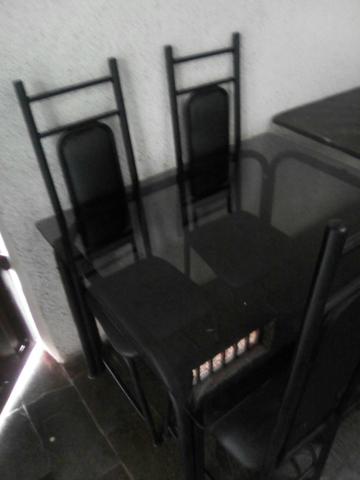 Mesa 4 cadeiras com tampo de vidro