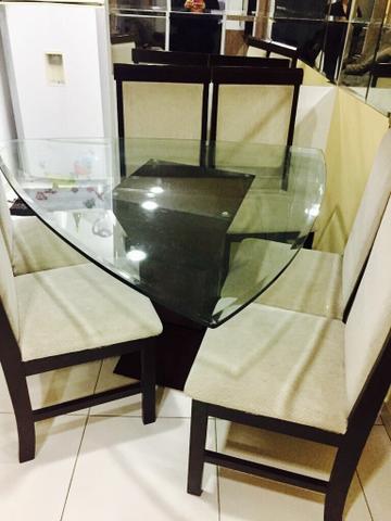 Mesa 6 cadeiras linda de vidro triangular