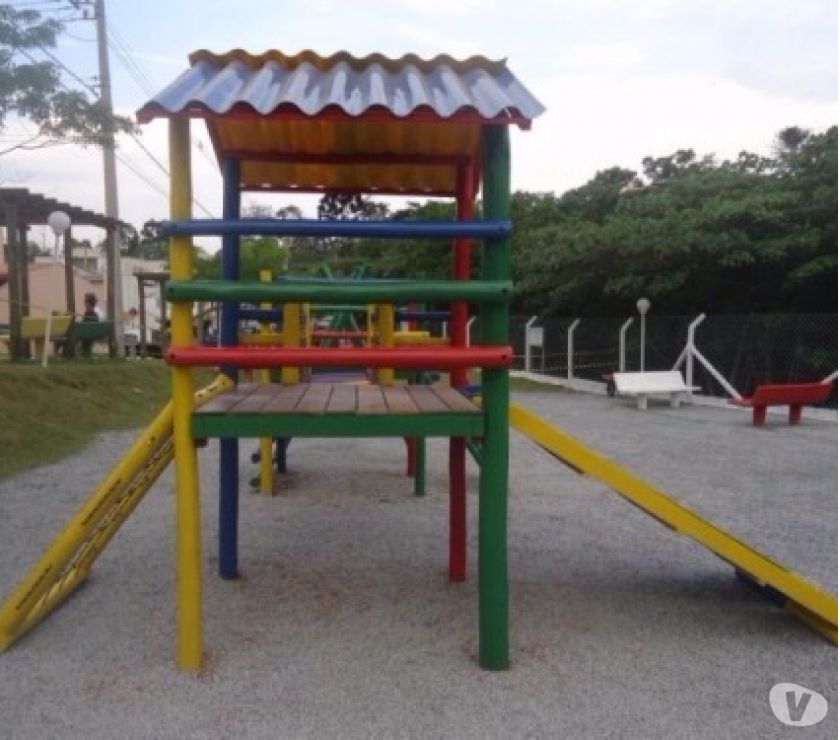 Playground infantil Aldeota colorido de eucalipto tratado