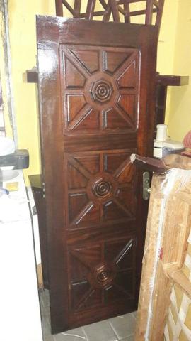 Porta madeira rustica com veneziana