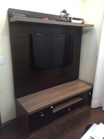 Rack para televisão com gavetas