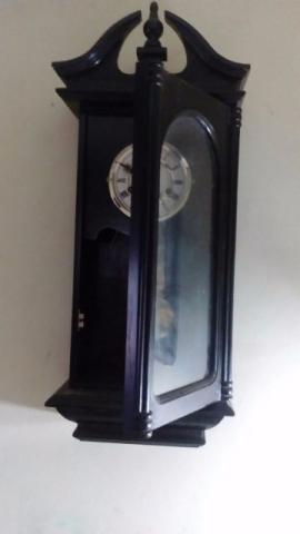 Relógio de parede antigo para colecionador