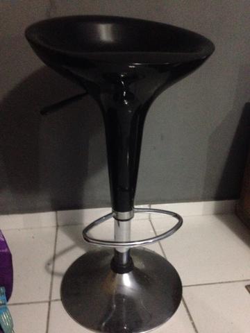 Banco de barzinho moderno