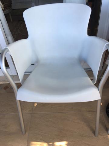 Cadeiras Brancas e Prata Tok Stock