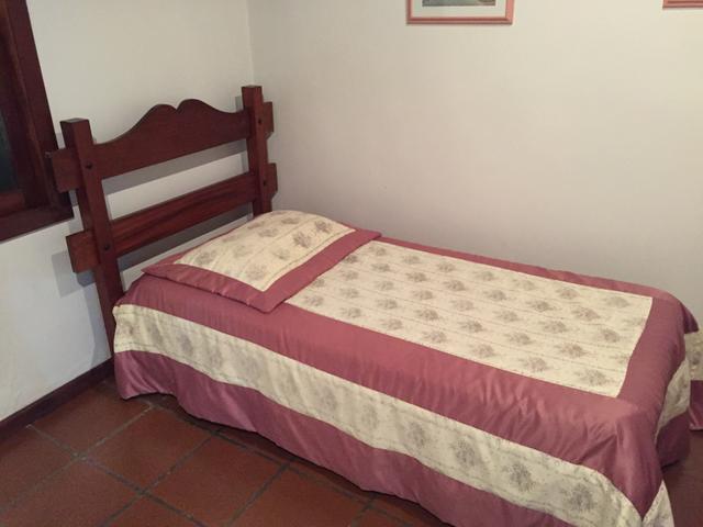 Cama de madeira maciça