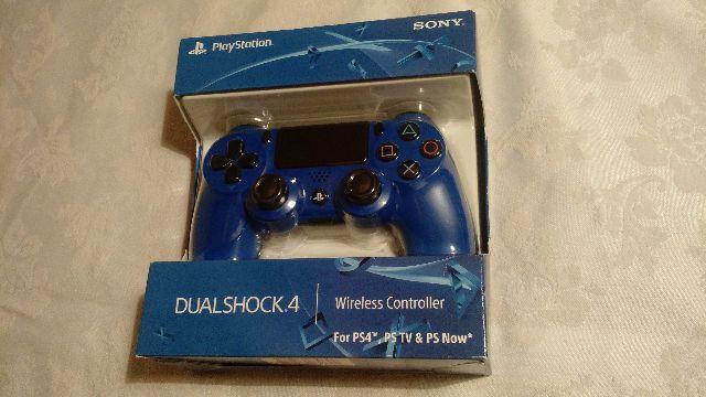 Controle DualShock 4 cor azul lacrado na caixa original
