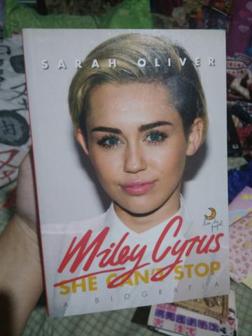 Livro - Biografia Miley Cyrus