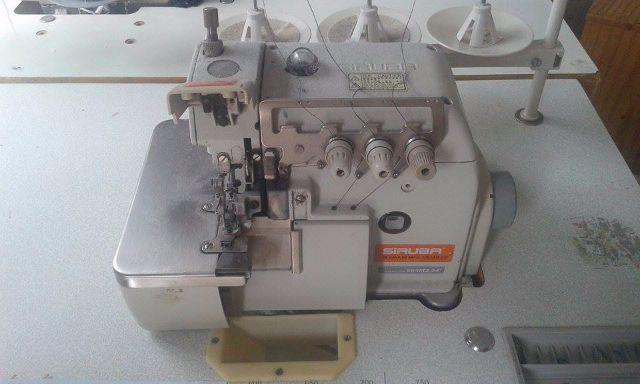 Maquina de costura Overlock Siruba