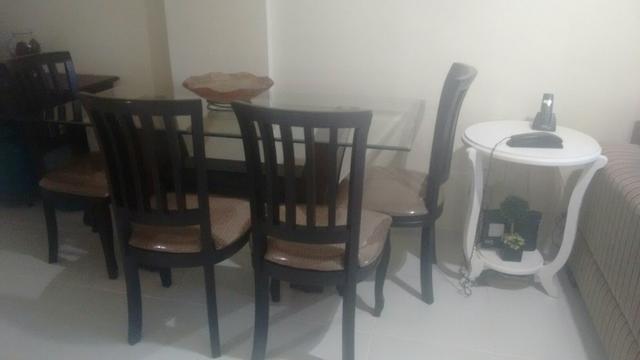 Mesa com quatro cadeiras